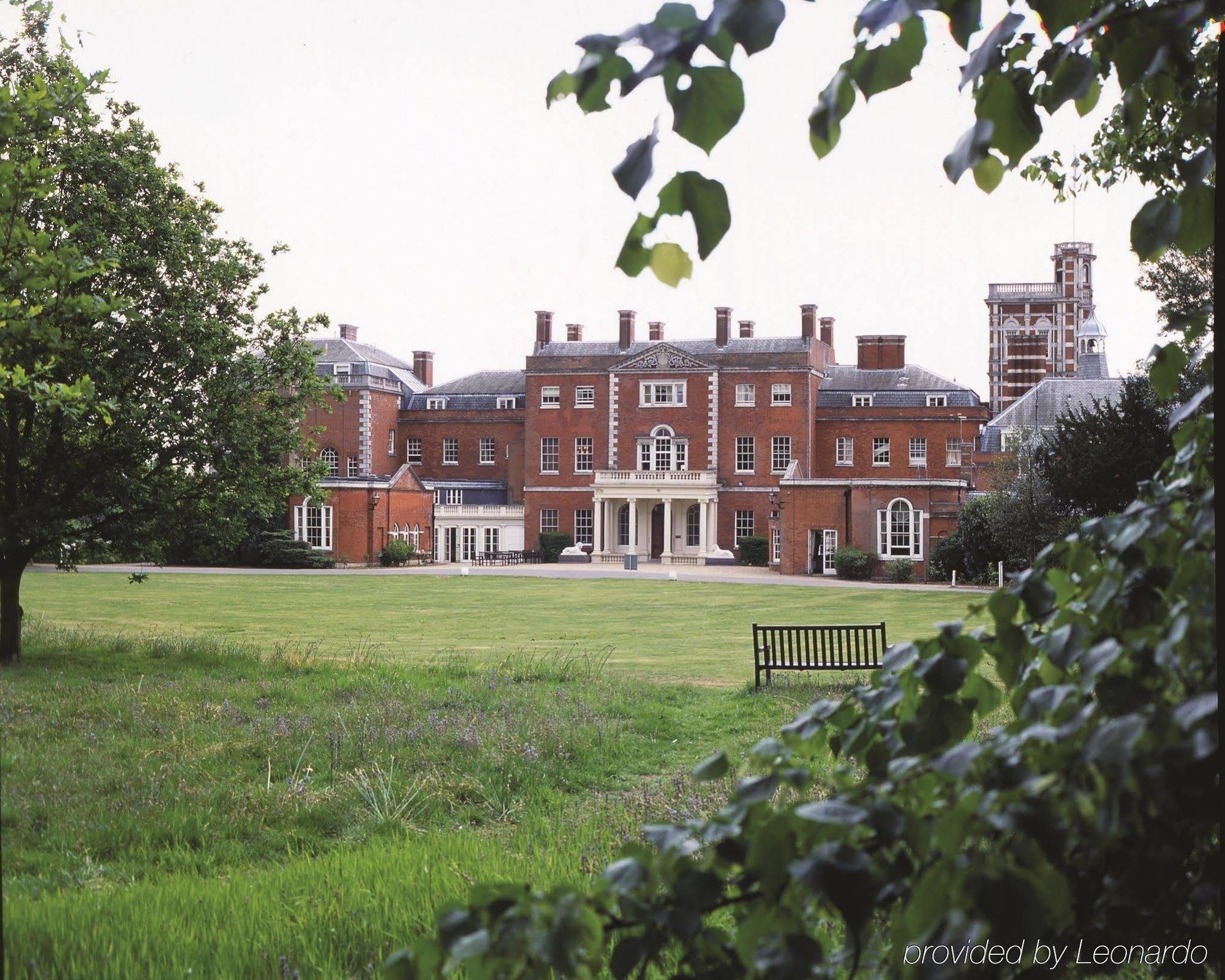 Hôtel Theobalds Estate à Waltham Cross Extérieur photo